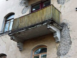 Аварийного жилья в России меньше не стало, хотя программу по расселению уже выполнили