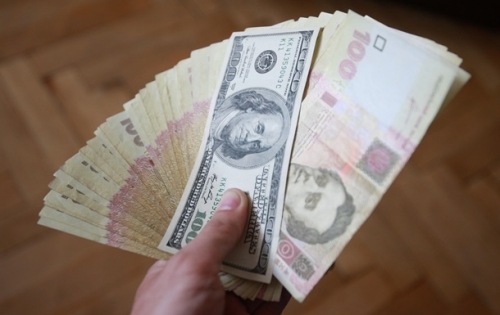 Украинцы стали чаще покупать валюту, нежели продавать