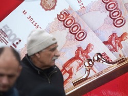 Россияне в кредитной петле: денег нет, но вы берите