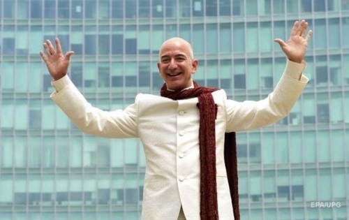 Основатель Amazon продал миллион акций компании
