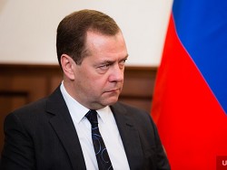 Дмитрий Медведев отложил принятие нового налога для нефтянки на 2018 год