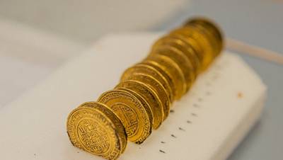 Во Франции археологи нашли более двух тысяч монет XII века