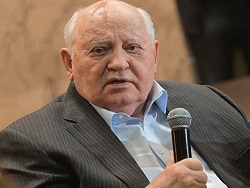 Горбачев прокомментировал решение Путина идти на новый срок