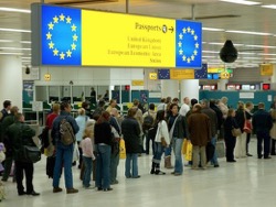Украинские СМИ бьют тревогу: европейский безвиз оказался с двойным дном