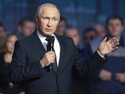 Путин идет на выборы под лозунгом Россия в кольце врагов, говорят эксперты