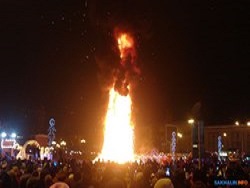 В Южно Сахалинске сгорела главная городская новогодняя елка