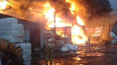 Под Подольском потушили крупный пожар на складе