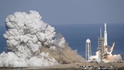 Центральный ускоритель ракеты Falcon Heavy разбился при посадке