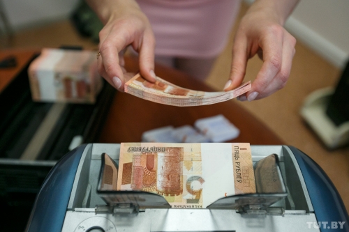 Белорусы взяли в банках рекордную сумму кредитов на покупки
