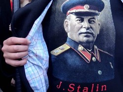 Российские фанаты развернули плакаты со Сталиным и Путиным на Олимпиаде в Пхенчхане