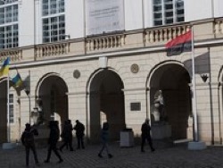 Во Львове впервые бандеровский флаг поднят наравне с государственным