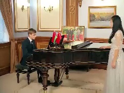 Коля Лукашенко поздравил с китайским Новым годом на китайском языке и сыграл на рояле