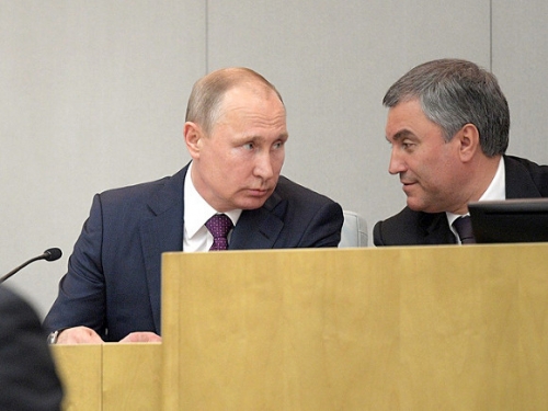 Путин молчит, рейтинг идет вниз