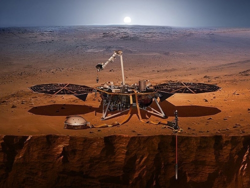 Исследовательский зонд InSight преодолел половину пути к Марсу
