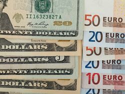 Официальные курсы доллара и евро существенно повышены