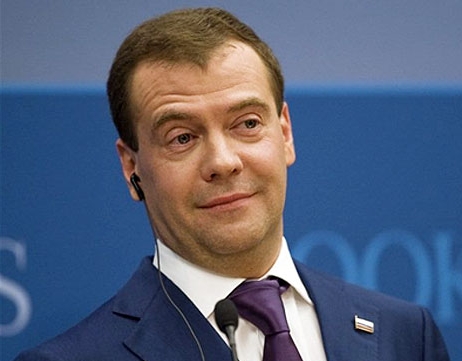 Медведева прячут от противников пенсионной реформы, а кто то на ней пиарится