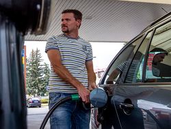 В правительстве решили повысить акцизы на бензин с 1 января 2019 года