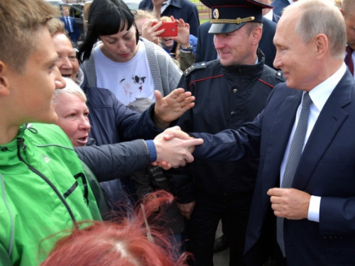 Путин пародирует последнюю советскую утопию