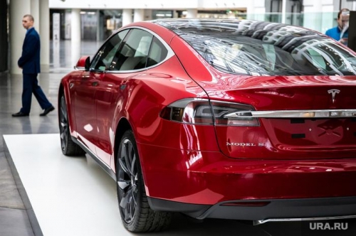 Женщина из Екатеринбурга отсудила у дилера Tesla 20 млн рублей