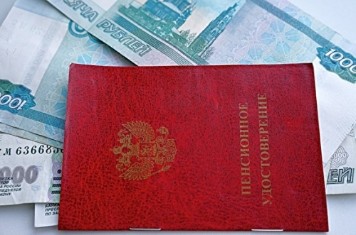 Правительство продлило заморозку накопительной части пенсий