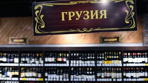 В Госдуме обсудят вопрос о запрете поставок вина и воды из Грузии, и денежные переводы