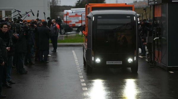 Первый отечественный электроводородный беспилотник проехал по первой умной дороге