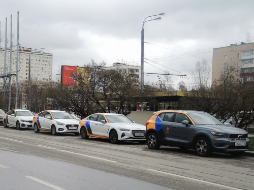 Девочка на «механике»: как я училась водить машину в Москве