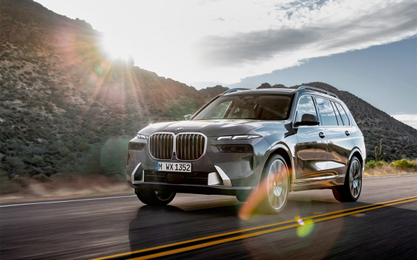 
            BMW обновила флагманский кроссовер X7
        