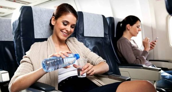 6 способов, которыми путешествие на самолете влияет на ваше тело