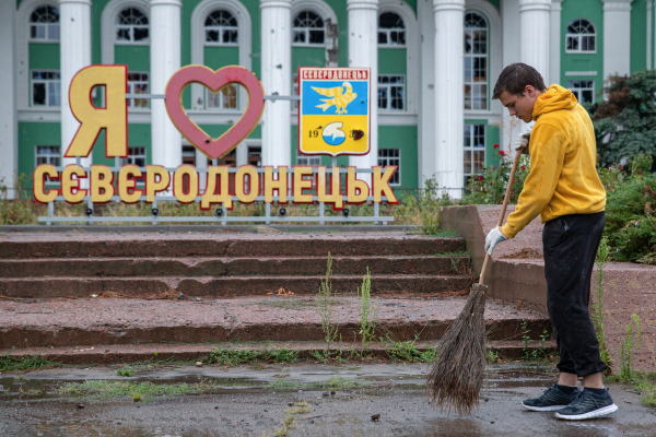 «До сих пор боюсь открытого неба» Северодонецк перешел под контроль ЛНР. Как горожане пережили бои за город?