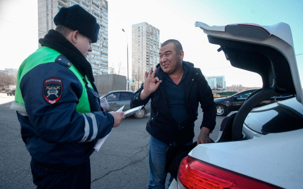 
            В ГИБДД не штрафуют водителей за мелкие нарушения: что сказать инспектору
        