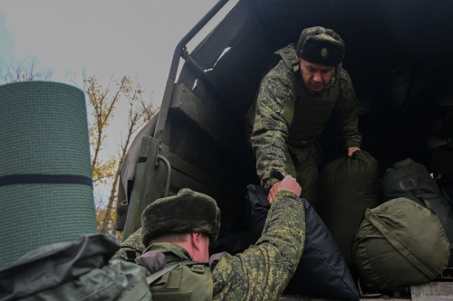 Вернувшимся на службу военным не будут снижать пенсии 