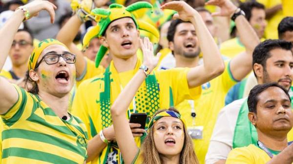 Фанаты сборной Бразилии оскорбляли Марадону после матча ЧМ с Сербией (видео)