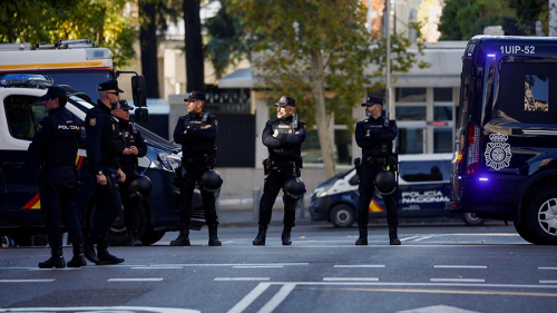 Обнаруженную в посольстве США в Мадриде подозрительную посылку взорвали
