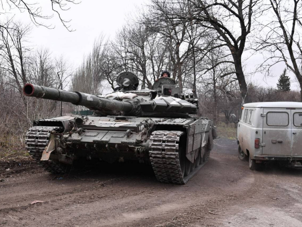 Колонна танков ВСУ движется к Бахмуту, а ВС РФ штурмуют город (ФОТО, ВИДЕО)