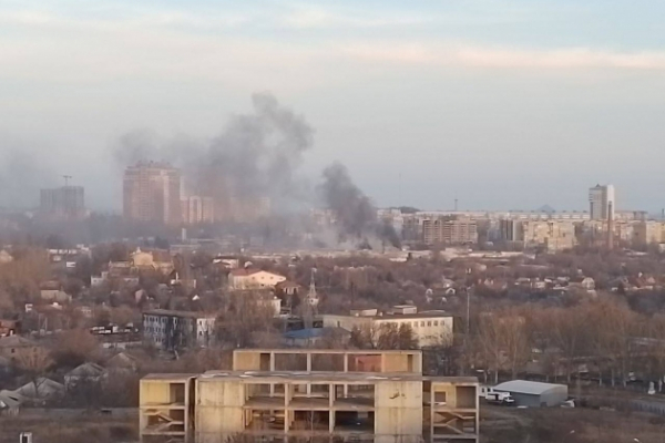 Украинская армия 10 раз с начала суток атаковала Донецк, над городом сильное задымление