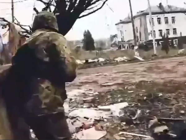 Жестокие городские бои ВСУ и российских войск в Бахмуте и Соледаре попали на видео (ВИДЕО)