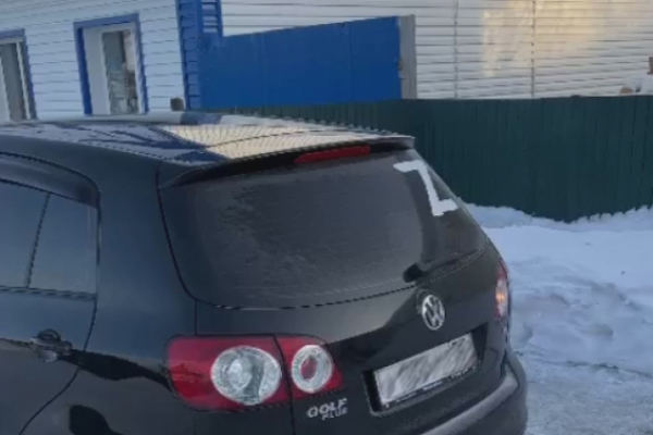 В Казахстане россиян заставили снять «Z» со стекла автомобиля