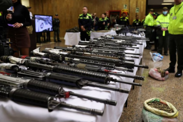 Полиция Колумбии конфисковала гранаты и десятки единиц оружия, принадлежащих диссидентам
