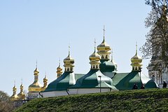 Настоятель Киево-Печерской лавры обвинил власти в гонениях на церковь