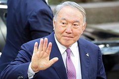Назарбаева лишили статуса почетного сенатора Казахстана