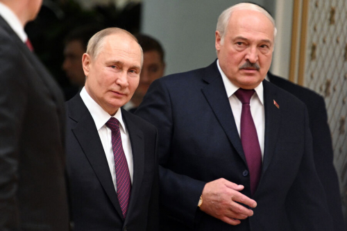 После разговора Путина и Лукашенко в Минске заявили о поставках вертолетов и самолетов 