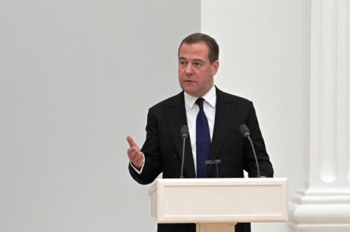Медведев заявил, что неонацизм нужно уничтожить дотла