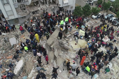 Число погибших в результате землетрясений в Турции составило 20 665 человек
