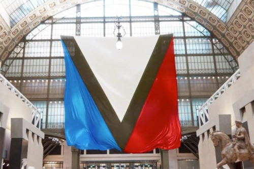 Подоляк против Louis Vuitton. Как модный бренд «продался России»