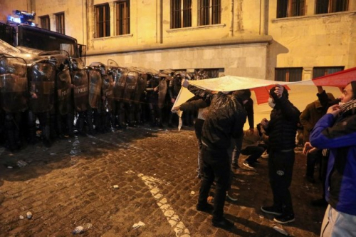 МВД Грузии призвало митингующих подчиниться законным требованиям полиции