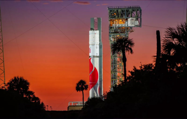 Новейшую ракету-носитель Vulcan Centaur впервые выкатили на стартовый стол и испытали заправкой топливом 