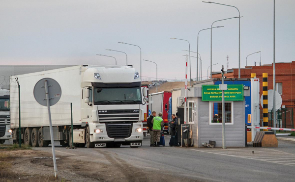 
                    Бизнесмен сообщил о предложении на $1 млн за провоз грузовика в Россию

                