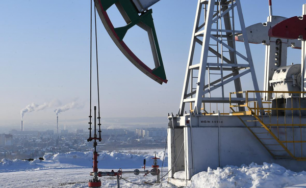 
                    В США заявили, что потолок цен на нефть из России «работает хорошо»

                