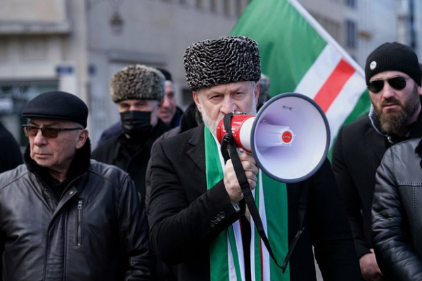 Чеченские террористы, диверсанты, неонацисты. На стороне Украины воюют сотни россиян. Что о них известно?
